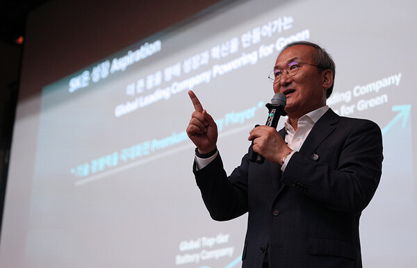 이석희 SK온 대표이사가 5월 10일 대전 유성구 KAIST KI빌딩 퓨전홀에서 특강을 진행하고 있다.