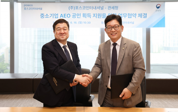 (왼쪽부터) 이계인 포스코인터내셔널 사장과 고광효 관세청장