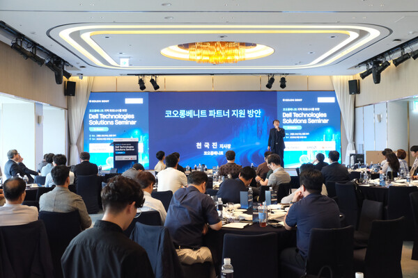 코오롱베니트 천국진 동부지사 지사장이 지역 파트너사 사업 지원 정책을 발표하고 있다.