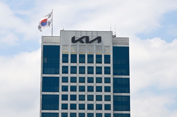 기아가 주요 사업장에 재생에너지 전력 공급을 확대하며 RE100 추진을 가속화한다.
