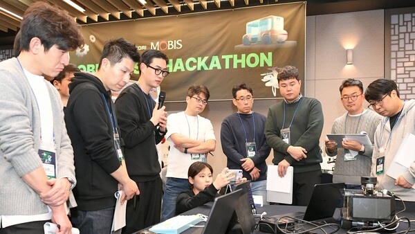현대모비스가 협력사들과 손잡고 모빌리티 생태계 확장을 위해 모빌리티 SW 우수 인재 양성에 나선다.