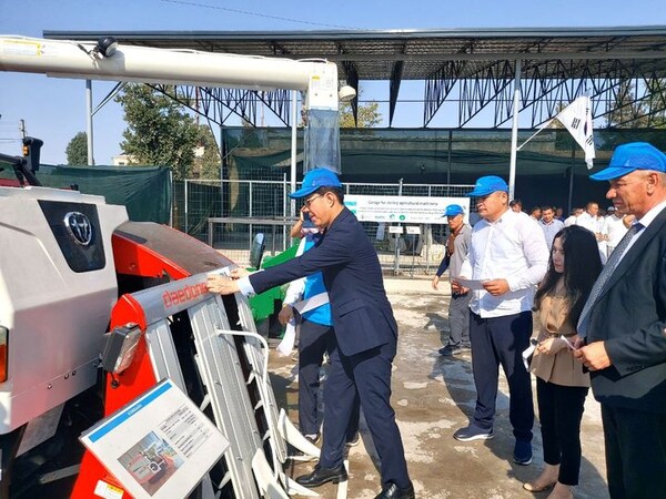 KOPIA 우즈베키스탄센터 농기계 기증식 현장