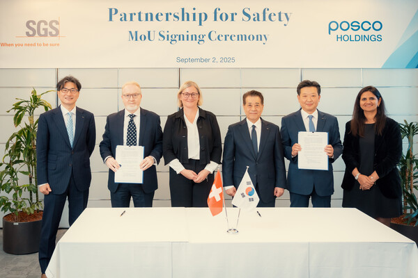 (왼쪽 두 번째부터) SGS 말콤 리드(Malcolm Reid) 유럽 총괄, 마르타 블라치코바(Marta Vlatohkova) CFO, 포스코그룹 장인화 회장