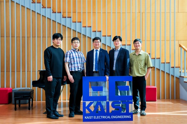 (왼쪽부터) KAIST 최신현, 윤영규, 최성율, 유승협, 김경민 교수