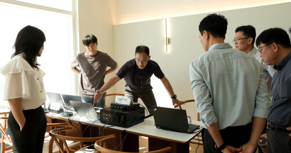 한국전자통신연구원(ETRI)이 해양 데이터를 수집하고 안전 관리와 환경 감시에 활용할 수 있는 해양 IoT 통신망을 실해역에서 검증하는 데 성공했다.