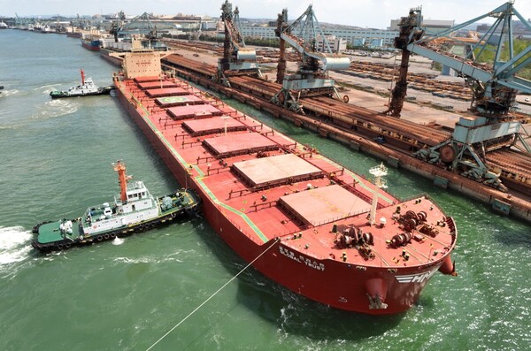 HMM의 건화물선(Dry Bulk) Global Trust호