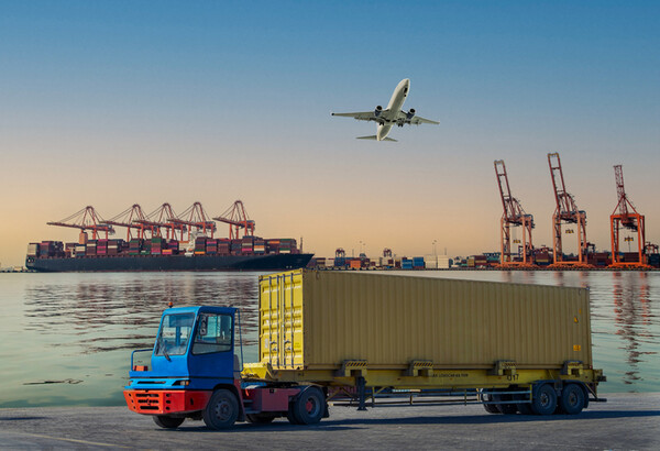 올해 4분기 수출기업 체감경기는 반도체, 무선통신기기·부품, 선박 등 주력산업을 중심으로 개선될 것이라는 전망이 나왔다.