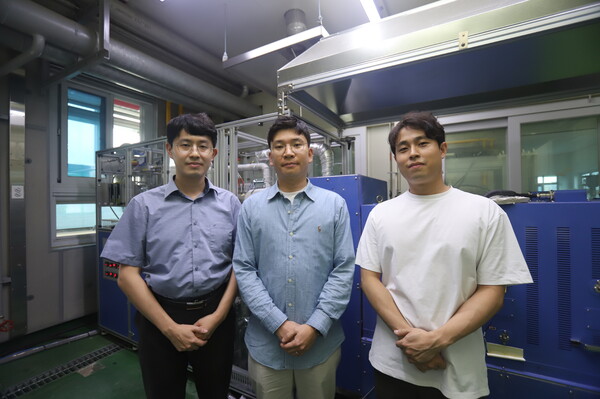 (왼쪽부터) 한국기계연구원 무탄소발전연구실 김영상 책임연구원, 배용균 선임연구원, 박진영 선임연구원