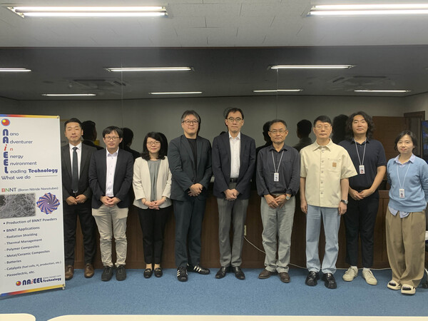 (왼쪽부터) 박상욱 한국덴카 차장, 우치다 히카루 덴카 연구개발부 연구원, 야마시타 유카 덴카 사업개발부 연구원, 이한송 덴카 신사업개발부장, 야마다 마사히데 덴카 연구개발총괄책임자, 김재우 내일테크놀로지 대표이사, 곽철우 사외이사, 김창호 팀장, 강윤희 경영본부장