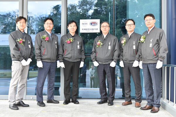 LS일렉트릭 R-센터 KOLAS 공인시험기관 현판식 개최 기념 단체사진