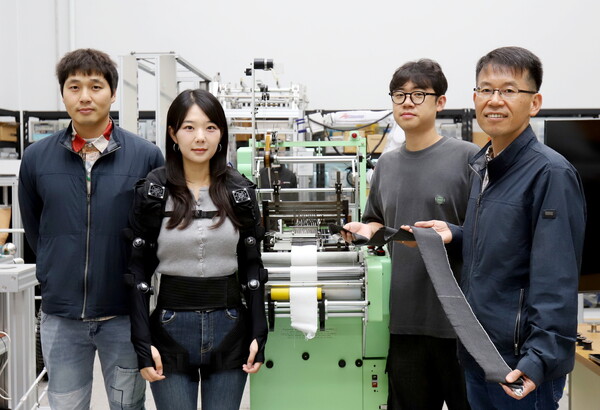 한국기계연구원 첨단로봇연구센터 박철훈 책임연구원(맨 오른쪽) 연구팀