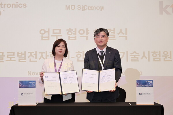(오른쪽부터) KTL 송태승 디지털산업본부장과 글로벌전자협회 시드니 샤오(Sydney Xiao) 동아시아 대표