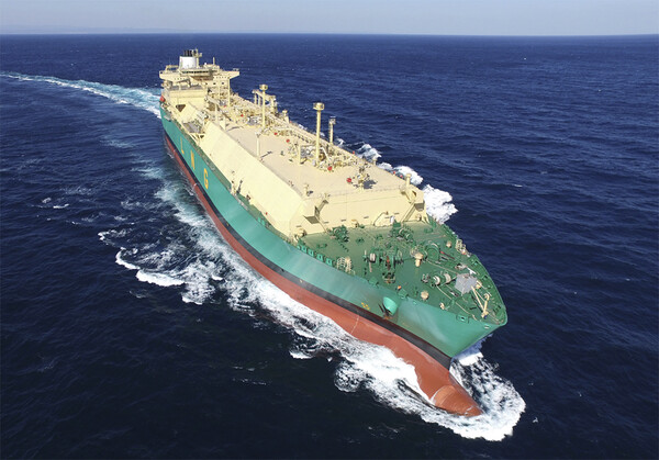 KCC가 HD현대 조선 4사와 함께 수용성 선박용 도료 기술을 공동 개발했다.