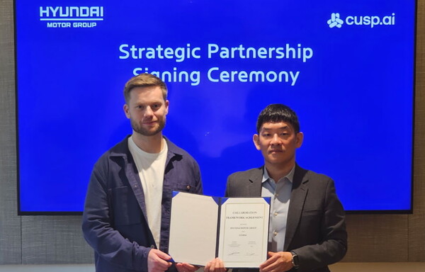 (오른쪽부터) 현대자동차그룹 박철 신사업전략실장과 커스프AI 채드 에드워즈(Chad Edwards) CEO